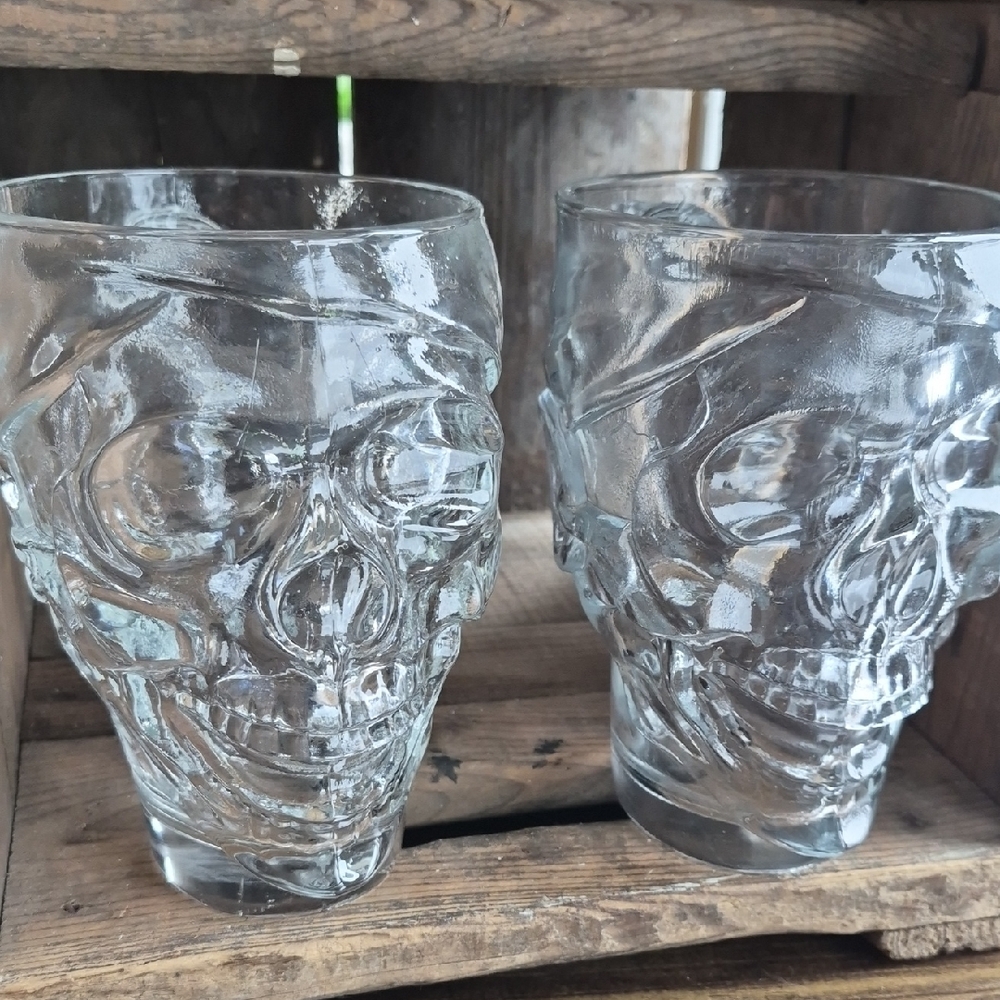 A Pair of 32 oz Luminarc pirate skull themed beer glasses